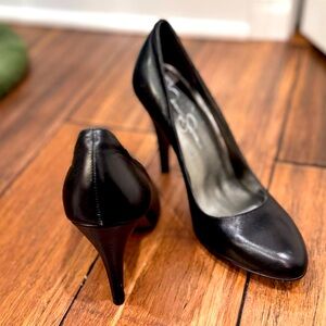 Jessica Simpson Classic Black Leather Pump